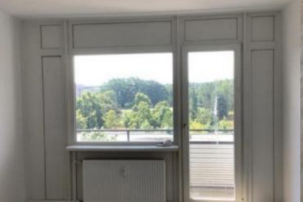 Mit Balkon schöne 3-Raum Wohnung im 04. OG . 3 zimmer