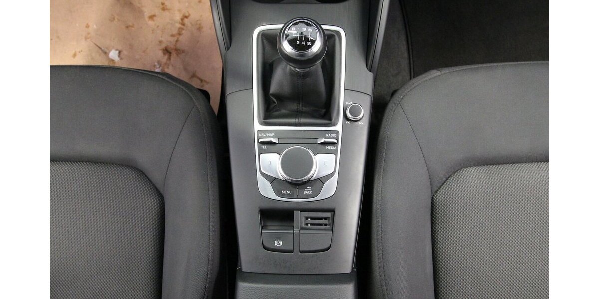 Audi A3 30 TFSI NAVI+TEMPOMAT+WINTER-PAKET+Bi-XENON 92.850 km 14.900 &euro; Hagenow 19230