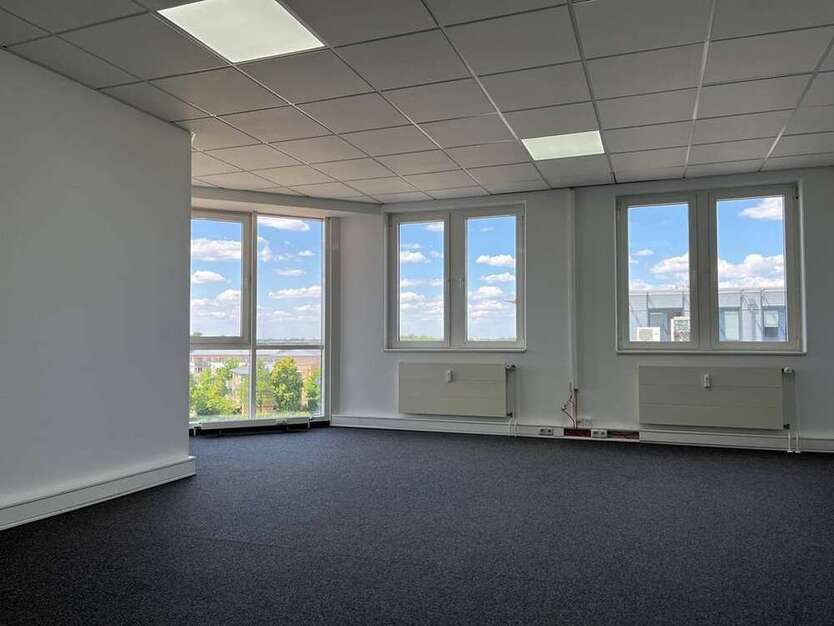 Büro in Schwerin 4.105,50 € 483 m²