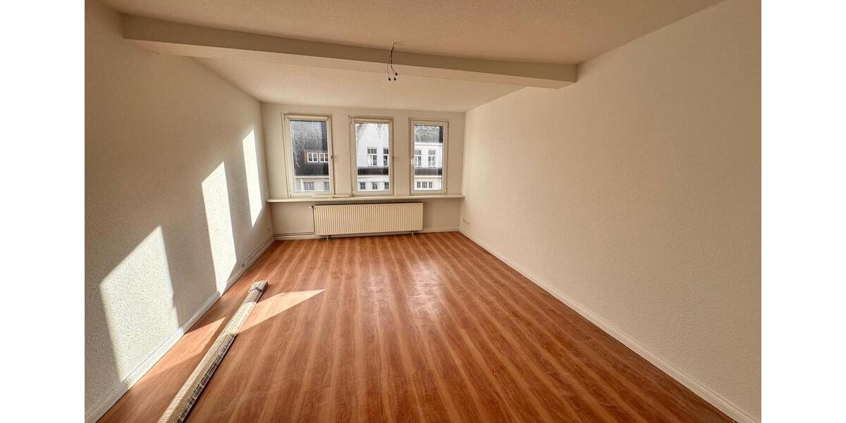 Dachgeschoßwohnung Schwerin - 4 Zimmer, 81 m&sup2;, 650&euro; | Angebot:25249453