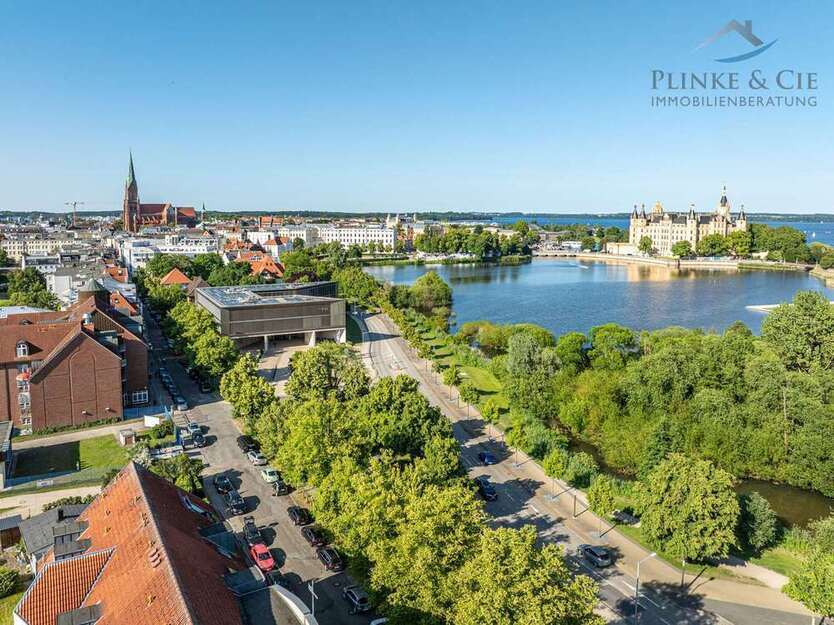 Haus zum Kaufen in Schwerin 1.085.000 € 590.48 m²
