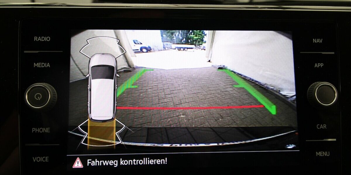 VW Touran 1.5 TSI 7-DSG Comfortline 7-SITZ+NAVI+AHK 25.069 km 32.790 &euro; Hagenow 19230