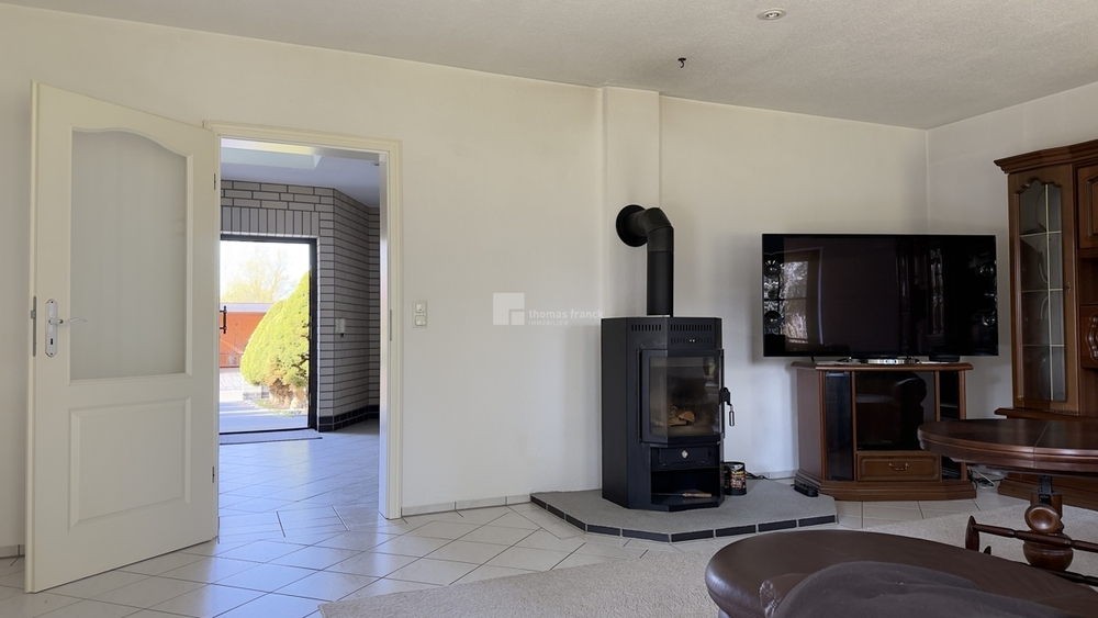 Gewachsenes Zuhause – Eigenes Haus, eigener Garten, eigener Teich mit Garage + Feuer im Wohnzimmer - Einfamilienhaus Schwerin Wüstmark | Angebot:25638280