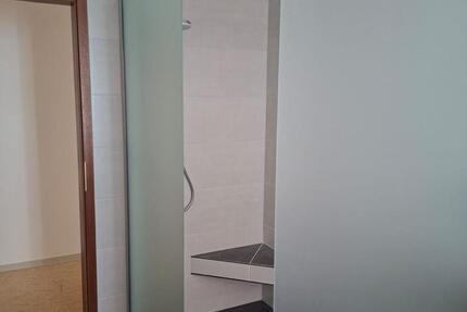 Zentrale Lage und im Grünen - Schöne Wohnung 65m²