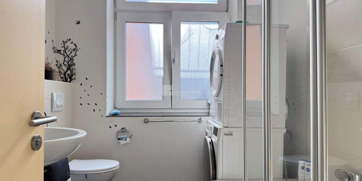 Mitten in der Stadt, fern vom Trubel: 2-Zimmer-Hofwohnung mit Balkon 2 zimmer