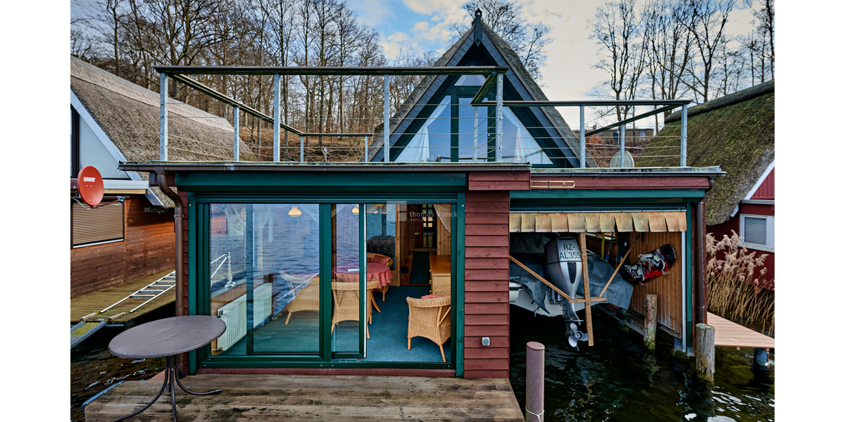 Reetgedecktes, winterfestes Bootshaus mit Bootsgarage und Motorboot am Ziegelsee sofort nutzbar - Gewerbeobjekt Schwerin Werdervorstadt | Angebot:26421371