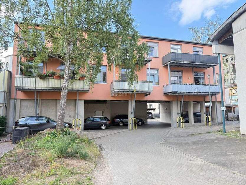 Mitten in der Stadt, fern vom Trubel: 2-Zimmer-Hofwohnung mit Balkon 2 zimmer