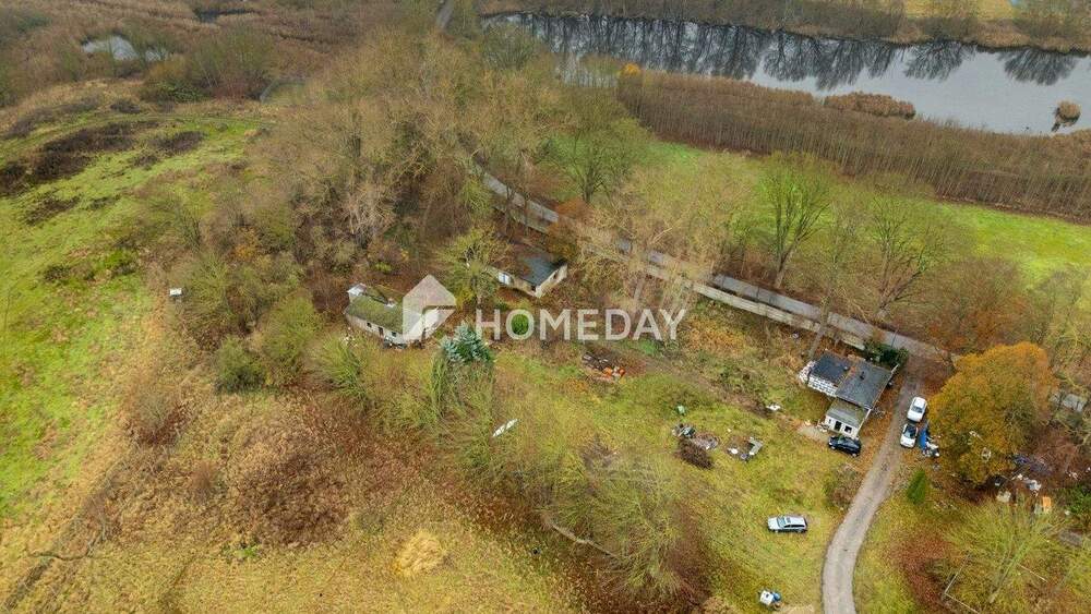 Großflächiges Grundstück mit Seezugang, Bestandsgebäuden und hohem Entwicklungspotenzial zimmer