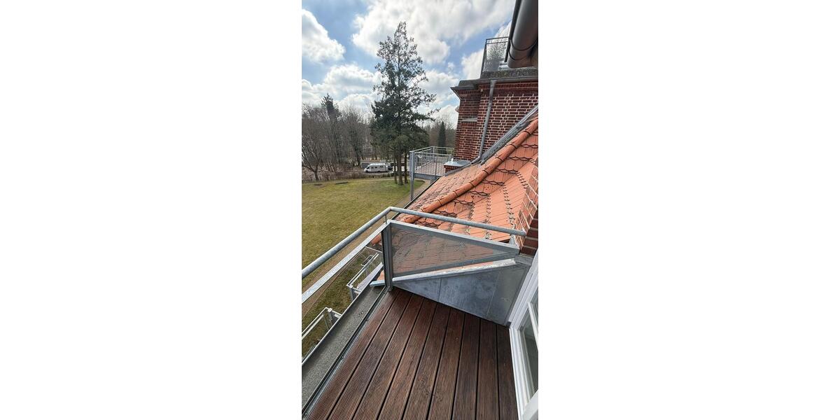 Dachgeschoßwohnung Schwerin Friedrichsthal - 4 Zimmer, 137 m&sup2;, 1.370&euro; | Angebot:25855164