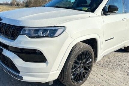 Jeep Compass 24.587 km 25.996 &euro; Zossen 15806