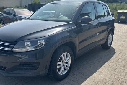 VW Tiguan 121.700 km 8.490 &euro; Pampow 19075