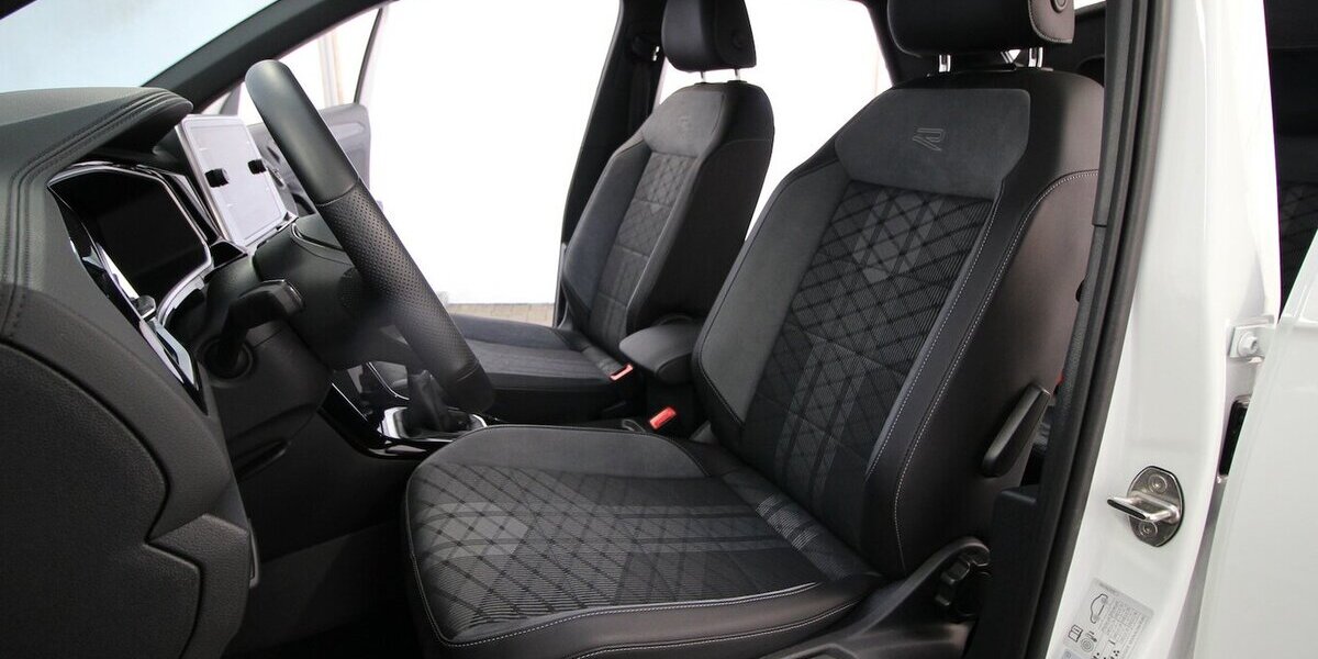 VW T-Roc TSI R-Line LED+ACC+SITZHEIZUNG 22.040 km 24.900 &euro; Hagenow 19230