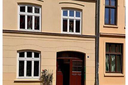 Schickes Stadthaus mit charmantem Innenhof und Einliegerwohnung zu verkaufen 4 zimmer