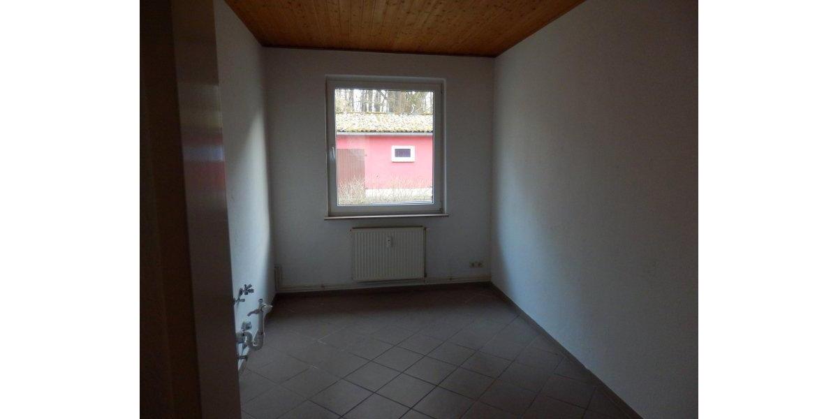 Erdgeschoßwohnung Neustadt-Glewe Glewe - 4 Zimmer, 88 m&sup2;, 676&euro; | Angebot:26023792