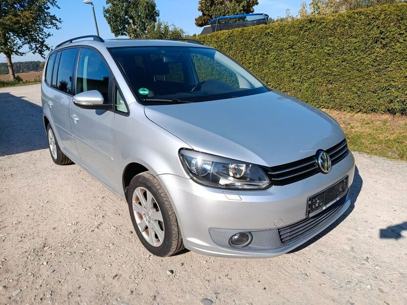 VW Touran 178.000 km 7.700 € Bandenitz 19230