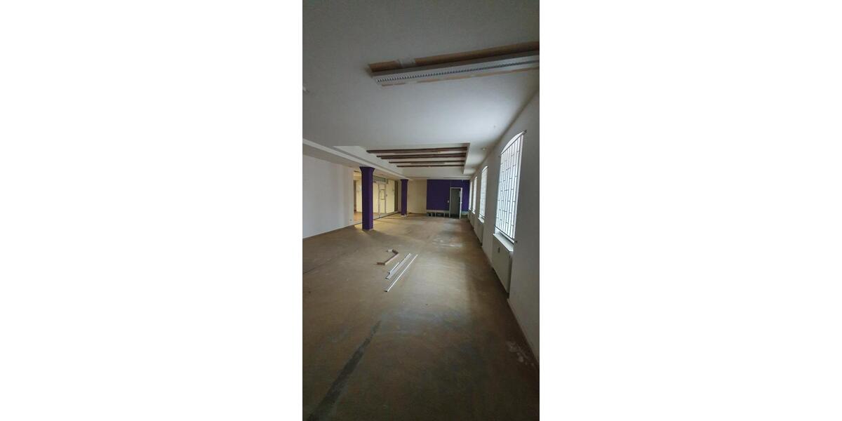Gewerbefläche mit vielseitigem Potenzial – vormals Metzgerei & Kiosk – ab 78,5 m² teilbar zimmer