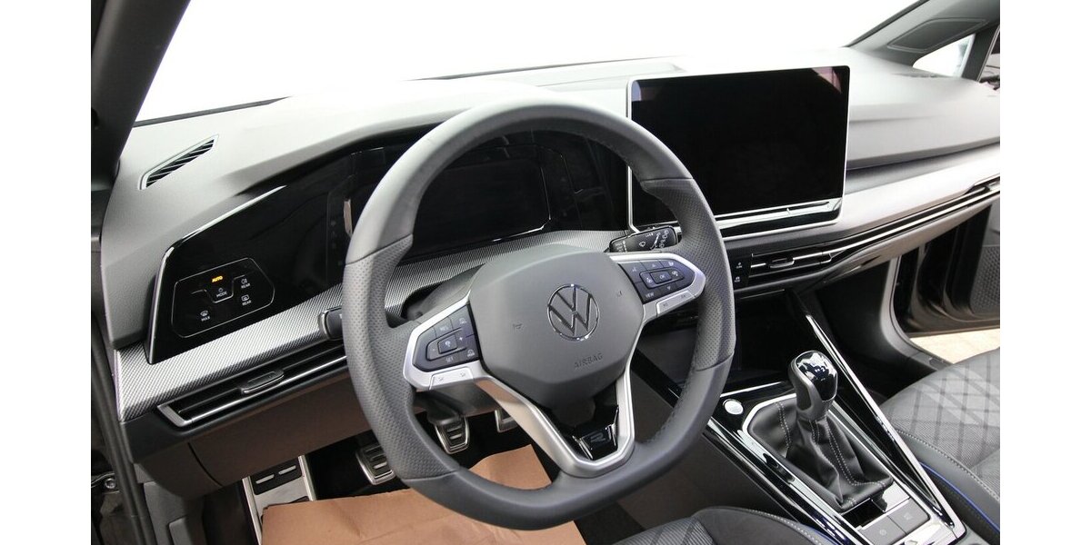 VW Golf VIII Variant 1.5 TSI R-Line LED+KAMERA+ACC 32.175 km 26.600 &euro; Hagenow 19230