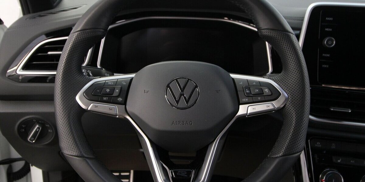 VW T-Roc TSI R-Line LED+ACC+SITZHEIZUNG 17.139 km 24.900 &euro; Hagenow 19230