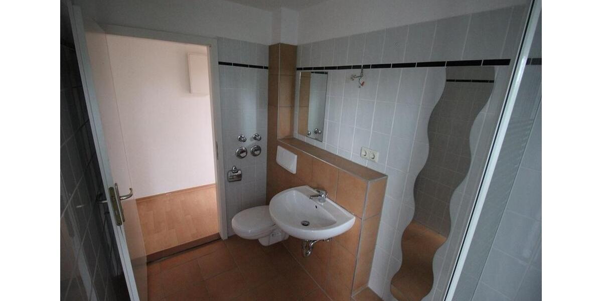 Dachgeschoßwohnung Schwerin Neumühle - 1 Zimmer, 47 m&sup2;, 400&euro; | Angebot:26253818