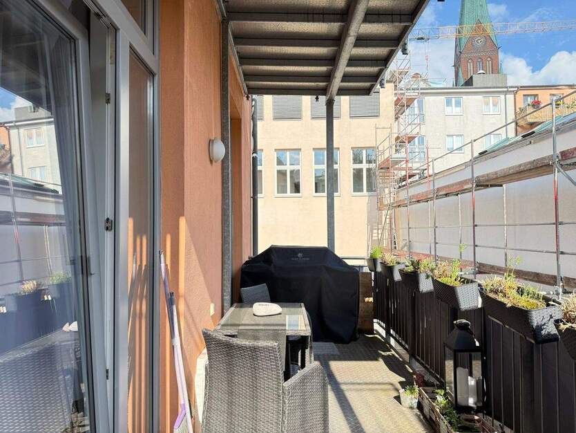 Mitten in der Stadt, fern vom Trubel: 2-Zimmer-Hofwohnung mit Balkon 2 zimmer