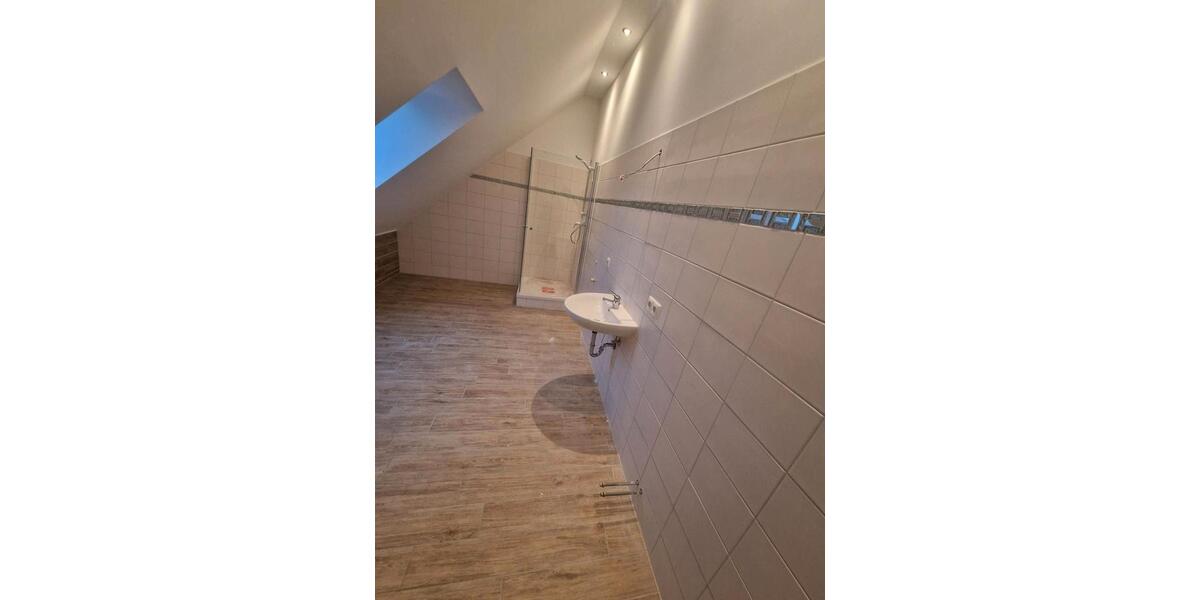 Bobitz Lichtdurchflutete & großzügige 70 m² DG-Wohnung mit Einbauküche, Stellplätzen & Haustieren willkommen – ruhig in DambeckBobitz 1 zimmer