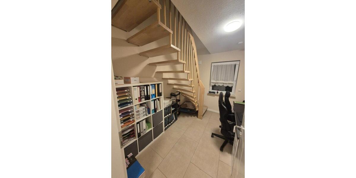 Etagenwohnung Schwerin Gartenstadt - 3 Zimmer, 100 m&sup2;, 1.100&euro; | Angebot:26532270