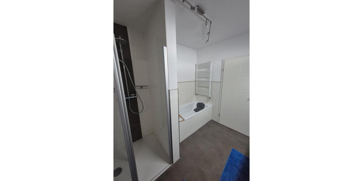 Etagenwohnung Schwerin Gartenstadt - 3 Zimmer, 100 m&sup2;, 1.100&euro; | Angebot:26532270