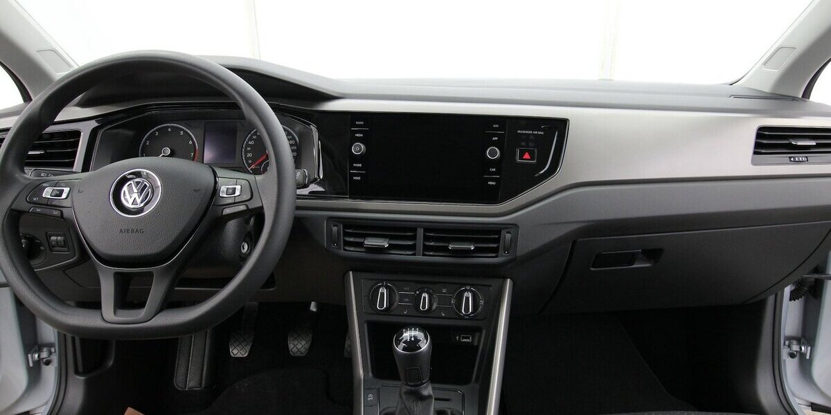 VW Polo VI Comfortline NAVI+WINTER-PAKET+TEMPOMAT 43.235 km 13.970 &euro; Hagenow 19230