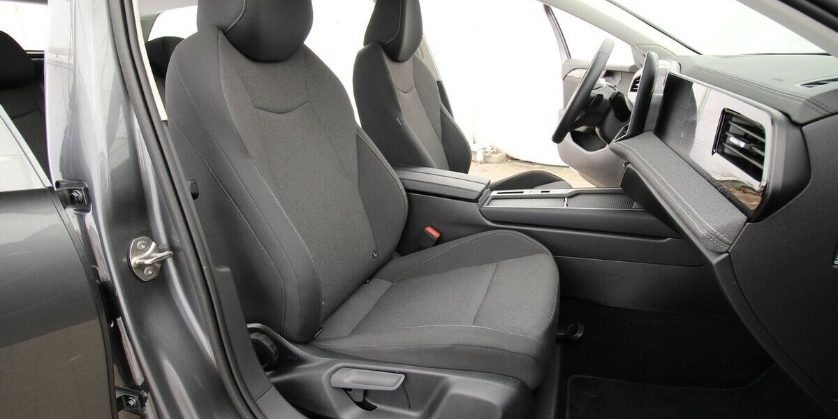 VW Passat Variant 1.5 eTSI 7-DSG LED+KAMERA+WINTER 33.281 km 26.900 &euro; Hagenow 19230