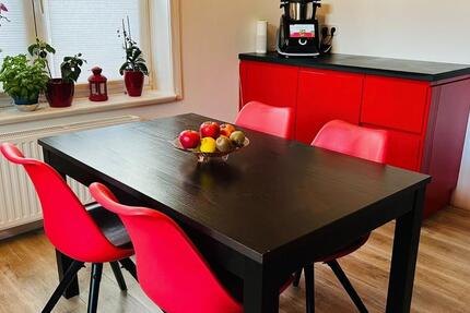 Wohnung -Doppelhaushölfte mit großem Garten und Nebengelass