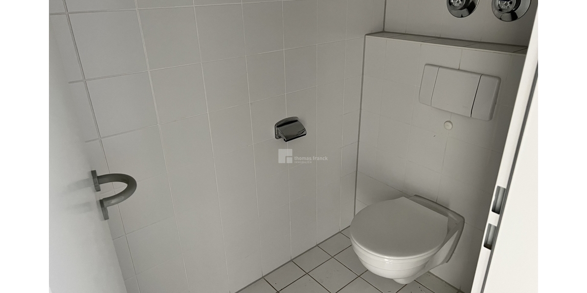 Schelfstadt am Pfaffenteich: 3-Zimmer-Wohnung mit Balkon, Fahrstuhl und Tiefgaragenstellplatz - Etagenwohnung Schwerin Schelfstadt | Angebot:26478776