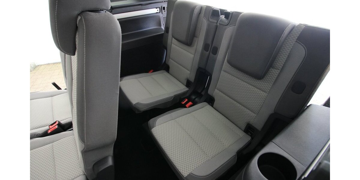 VW Touran 1.5 TSI 7-DSG Comfortline 7-SITZ+NAVI+AHK 22.923 km 32.790 &euro; Hagenow 19230