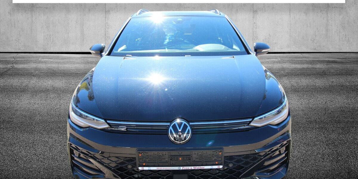 VW Golf VIII Variant 1.5 TSI R-Line LED+KAMERA+ACC 30.953 km 26.700 &euro; Hagenow 19230