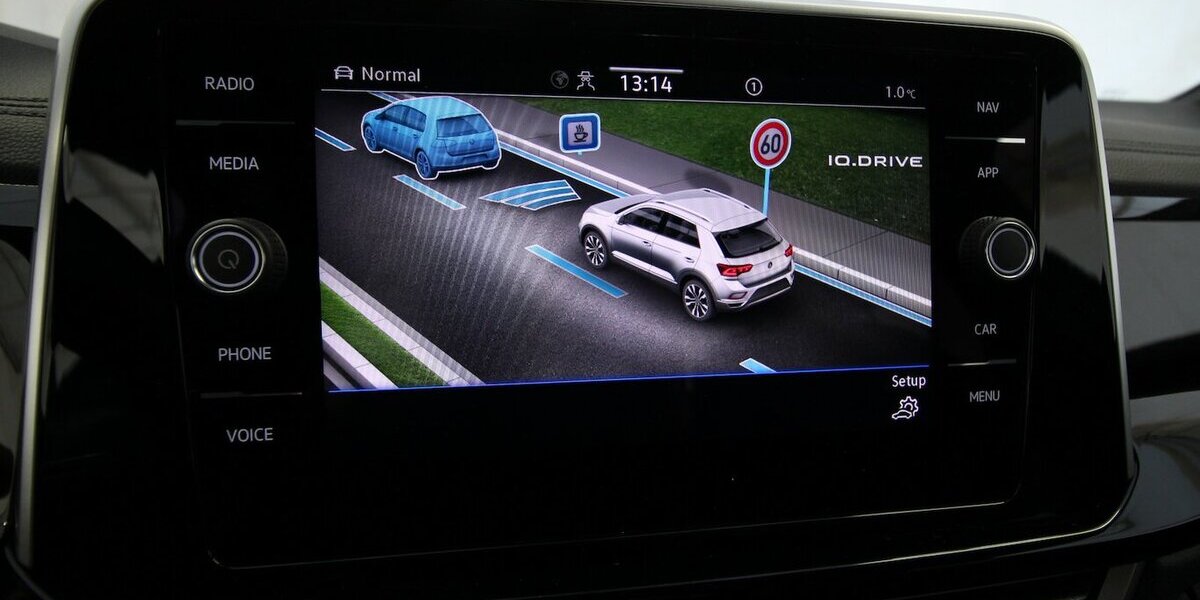 VW T-Roc TSI R-Line LED+ACC+SITZHEIZUNG 17.139 km 24.900 &euro; Hagenow 19230