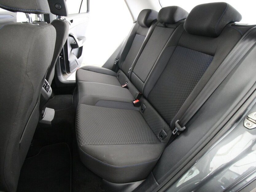 T-Roc 1.5 TSI 7-DSG United R-Line NAVI+LED+ALU19