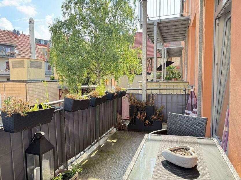 Mitten in der Stadt, fern vom Trubel: 2-Zimmer-Hofwohnung mit Balkon 2 zimmer