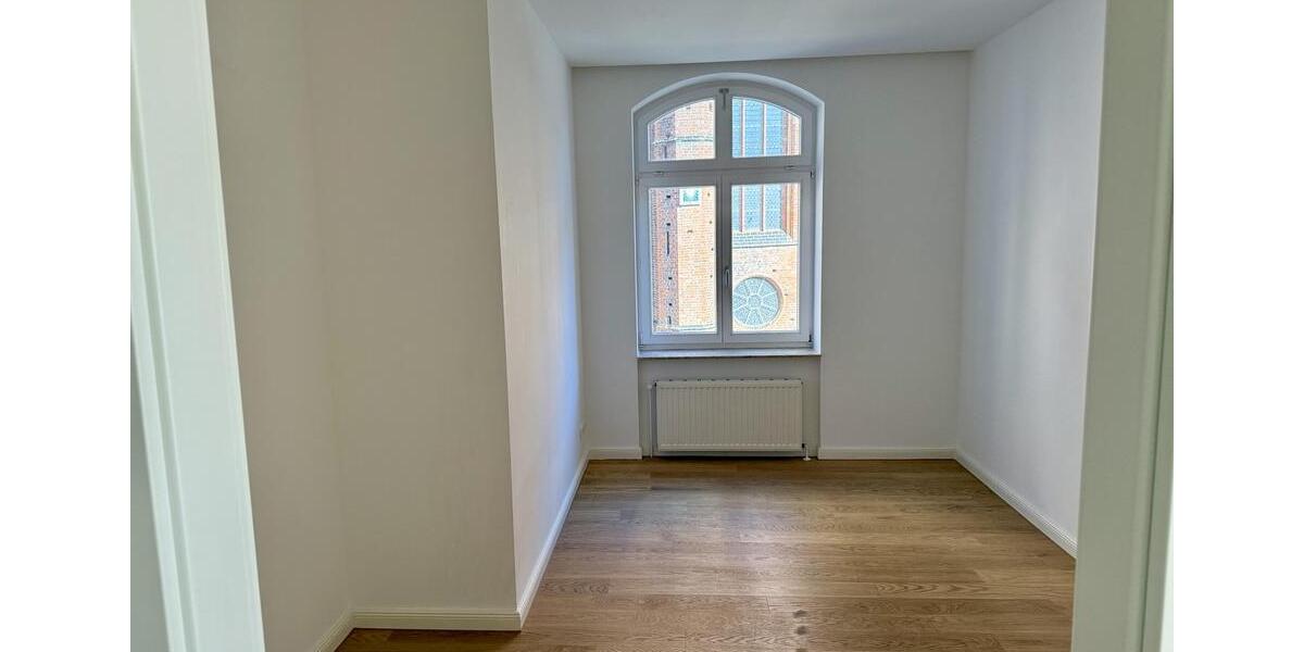 Etagenwohnung Schwerin Altstadt - 3 Zimmer, 90 m&sup2;, 1.230&euro; | Angebot:26194820