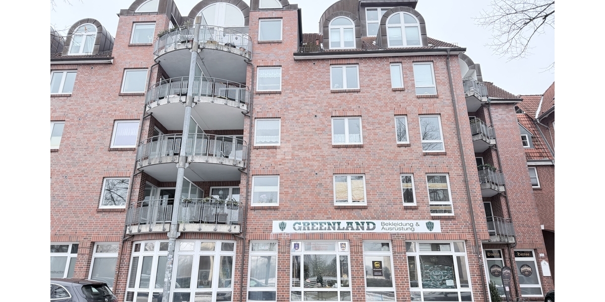Repräsentatives Wohnen am Schlossgarten: Frisch renoviert & voller Wärme - Etagenwohnung Schwerin Feldstadt | Angebot:26828118