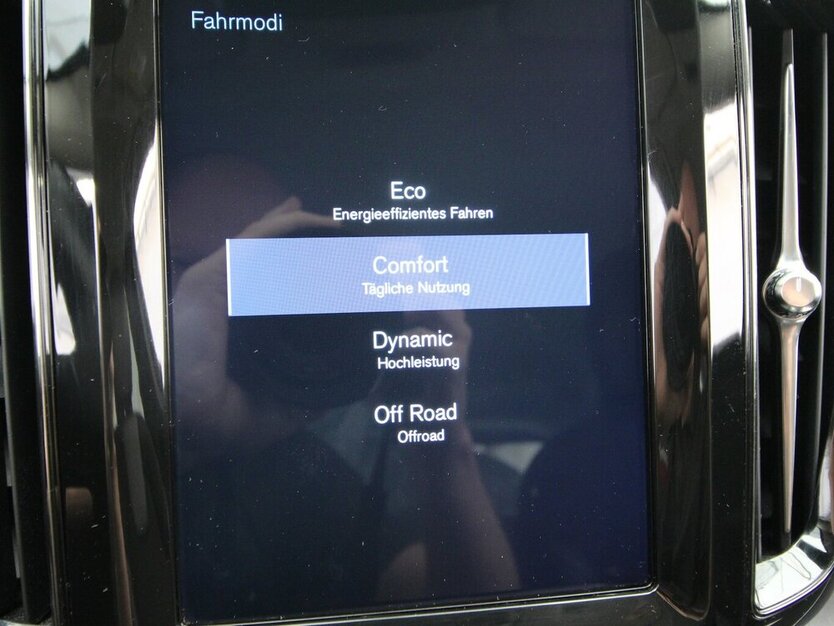 XC60 D4 2WD Momentum LED+AHK+NAVI+360°KAMERA
