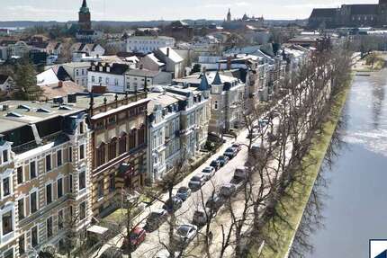 Haus zum Kaufen in Schwerin 1.160.000 € 303.3 m² 16 zimmer