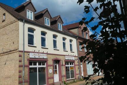 Haus Warin - 10 Zimmer, 245 m&sup2;, 1.690&euro; | Angebot:26366901