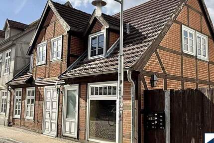 Denkmalgeschütztes Fachwerkensemble in Toplage der Schelfstadt 1 zimmer