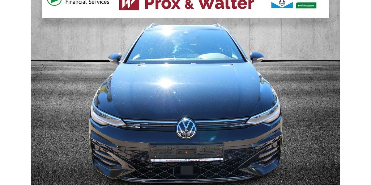 VW Golf VIII Variant 1.5 TSI R-Line LED+KAMERA+ACC 35.963 km 25.900 &euro; Hagenow 19230