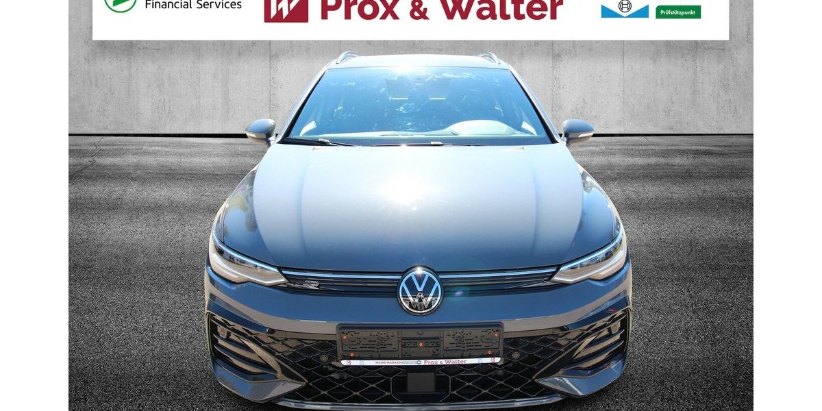 VW Golf VIII Variant 1.5 TSI R-Line LED+KAMERA+ACC 38.673 km 25.900 &euro; Hagenow 19230