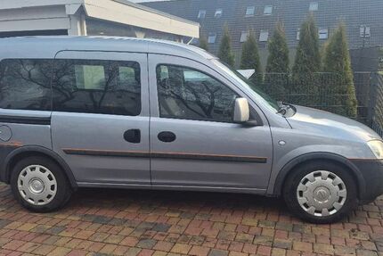 Opel Combo Life 151.000 km 2.950 &euro; Pampow 19075