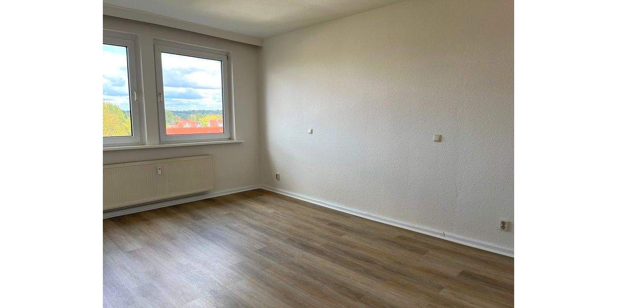 Lichtdurchflutete Dachgeschosswohnung mit Heidensee-Blick und neuer Einbauküche in 19055 Schwerin 3 zimmer