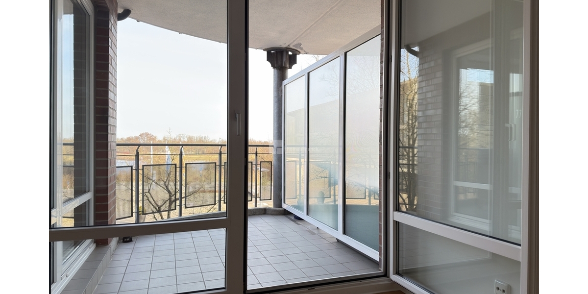 Repräsentatives Wohnen am Schlossgarten: Frisch renoviert & voller Wärme - Etagenwohnung Schwerin Feldstadt | Angebot:26828118