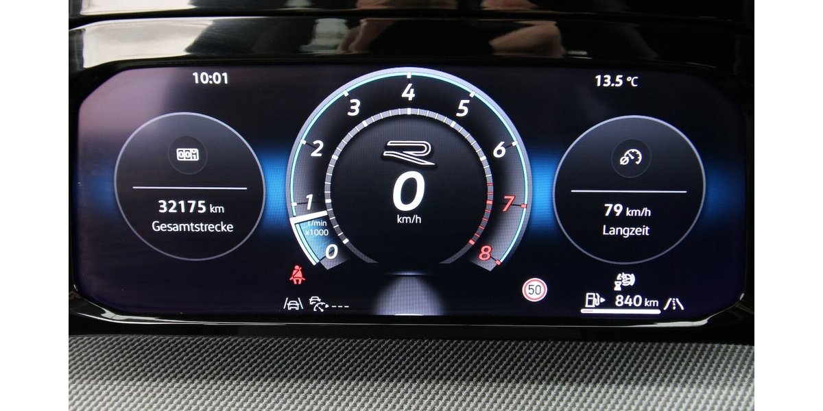 VW Golf VIII Variant 1.5 TSI R-Line LED+KAMERA+ACC 32.175 km 26.600 &euro; Hagenow 19230