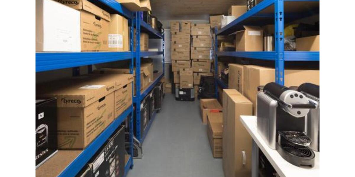 Lager Warmlager Freifläche Büro Garage Self Storage Lagerraum zimmer