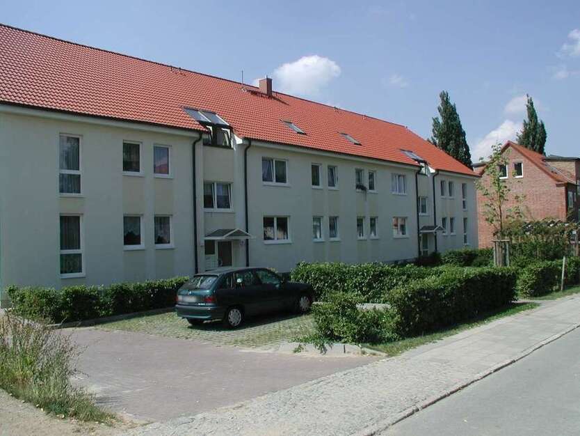 Wohnung zum Mieten in Schwerin 353 € 45.86 m²